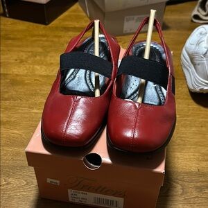 Trotters Red Leather Shoes